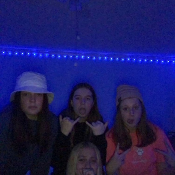 Meet your Posher, Isabella - Picture 1 of 1